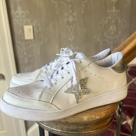 Michael Kors, ladies white and silver sneaker excellent condition size 10 - Picture 7 of 12